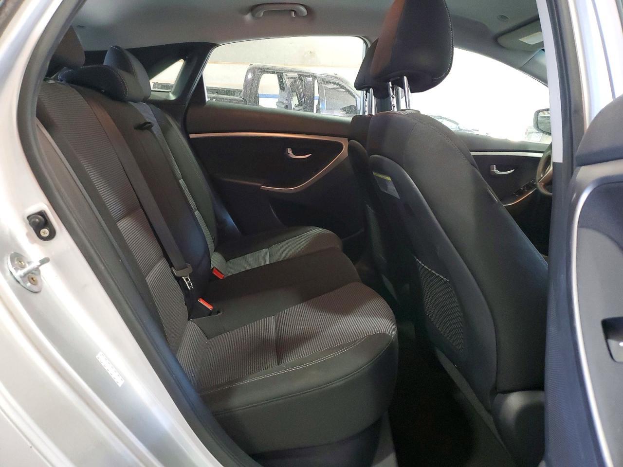 2017 Hyundai Elantra Gt Base - zdjęcie 11