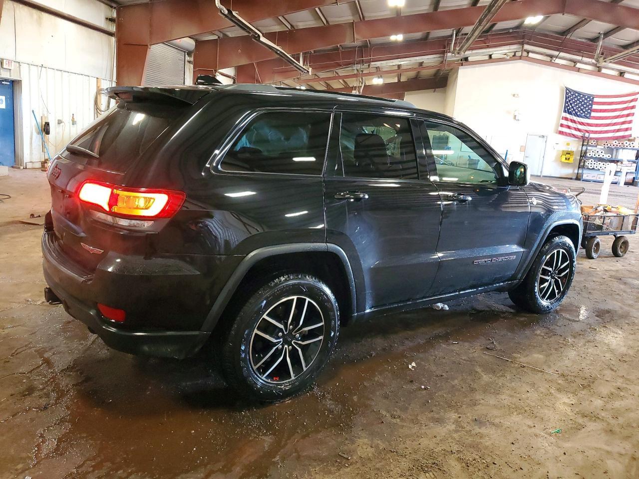 2021 Jeep Grand Cherokee Trailhawk - zdjęcie 3