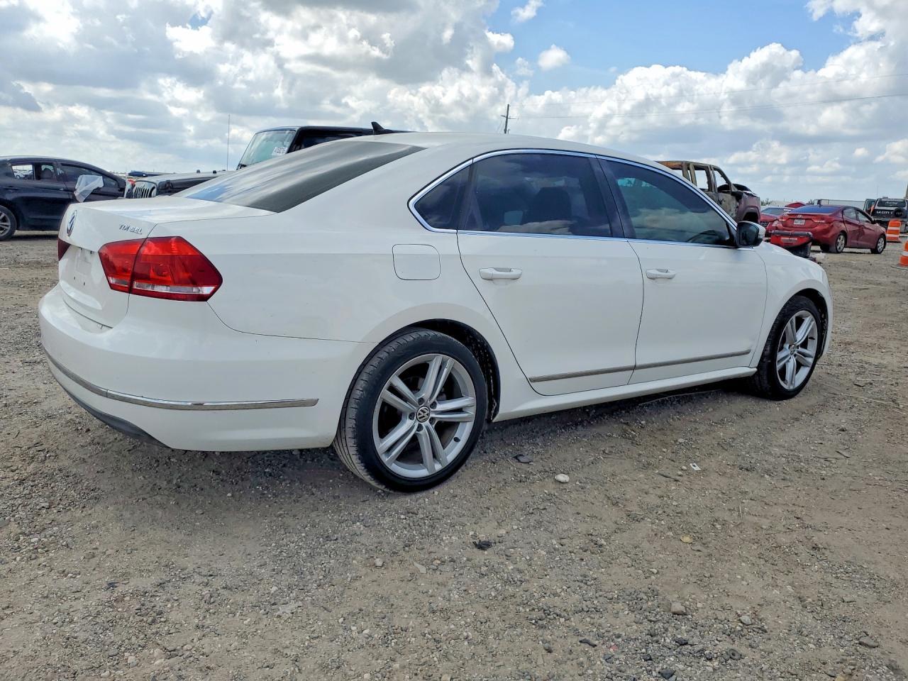 2013 Volkswagen Passat Sel - zdjęcie 3