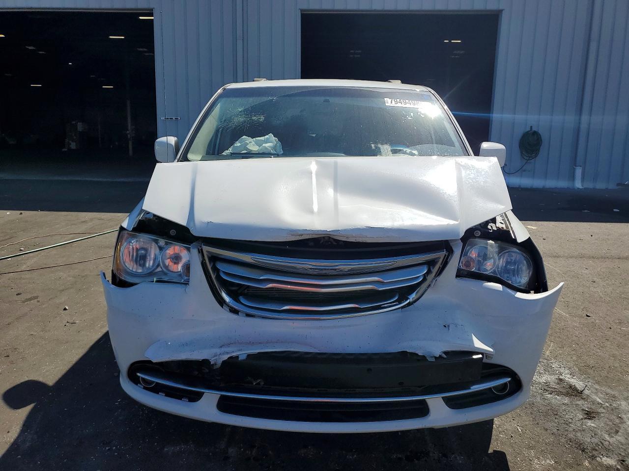 2016 Chrysler Town & Country Touring - zdjęcie 5