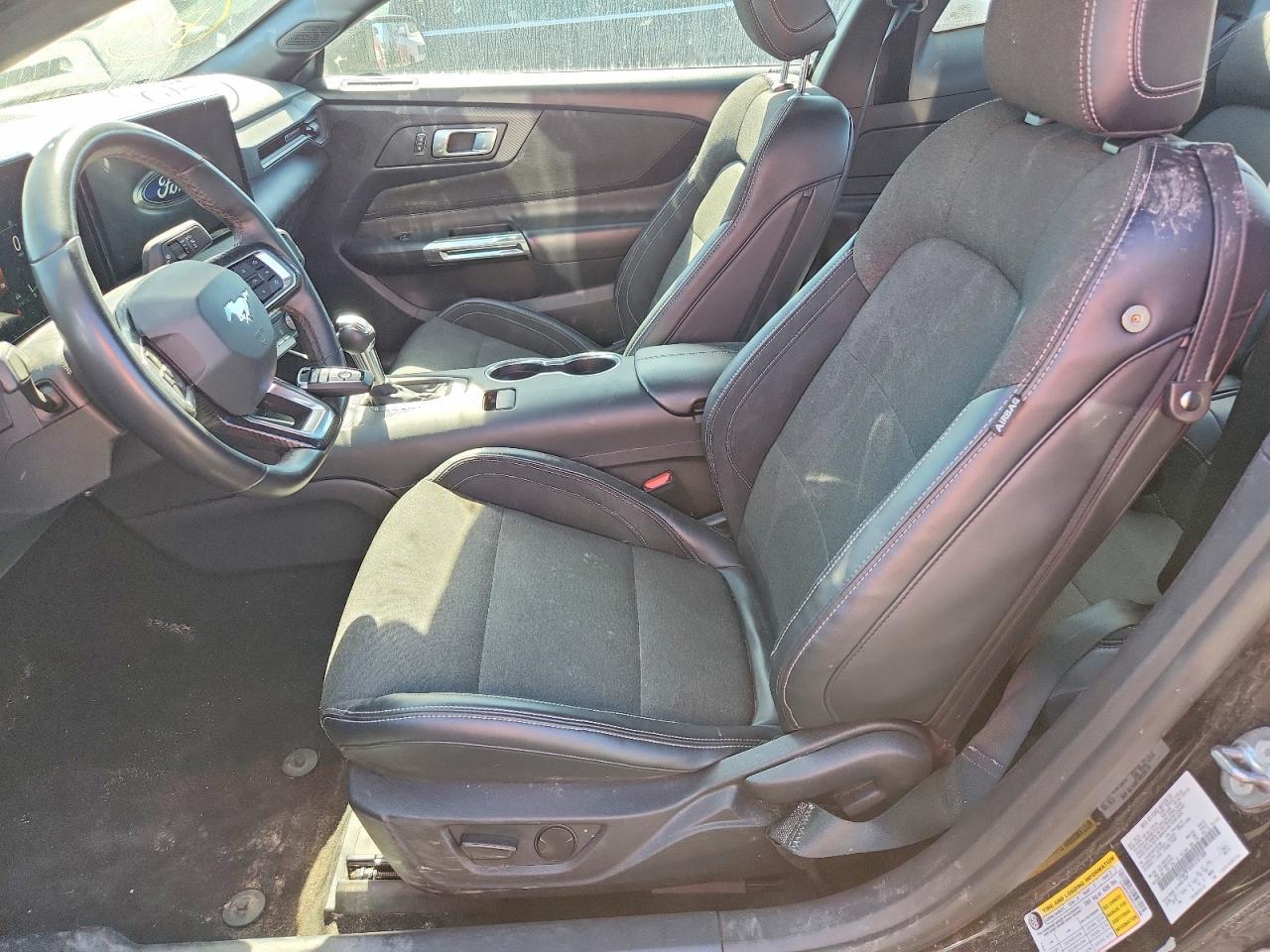 2024 Ford Mustang - zdjęcie 7