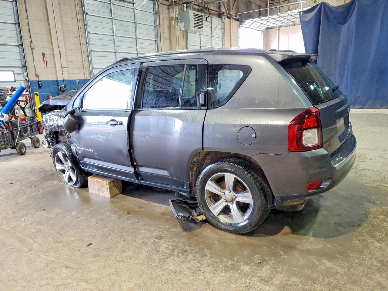 2017 Jeep Compass Latitude - zdjęcie 2