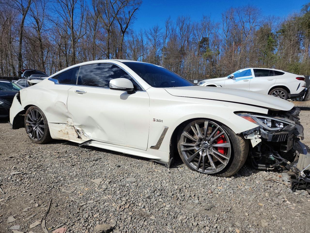 2017 Infiniti Q60 Red Sport 400 - zdjęcie 4
