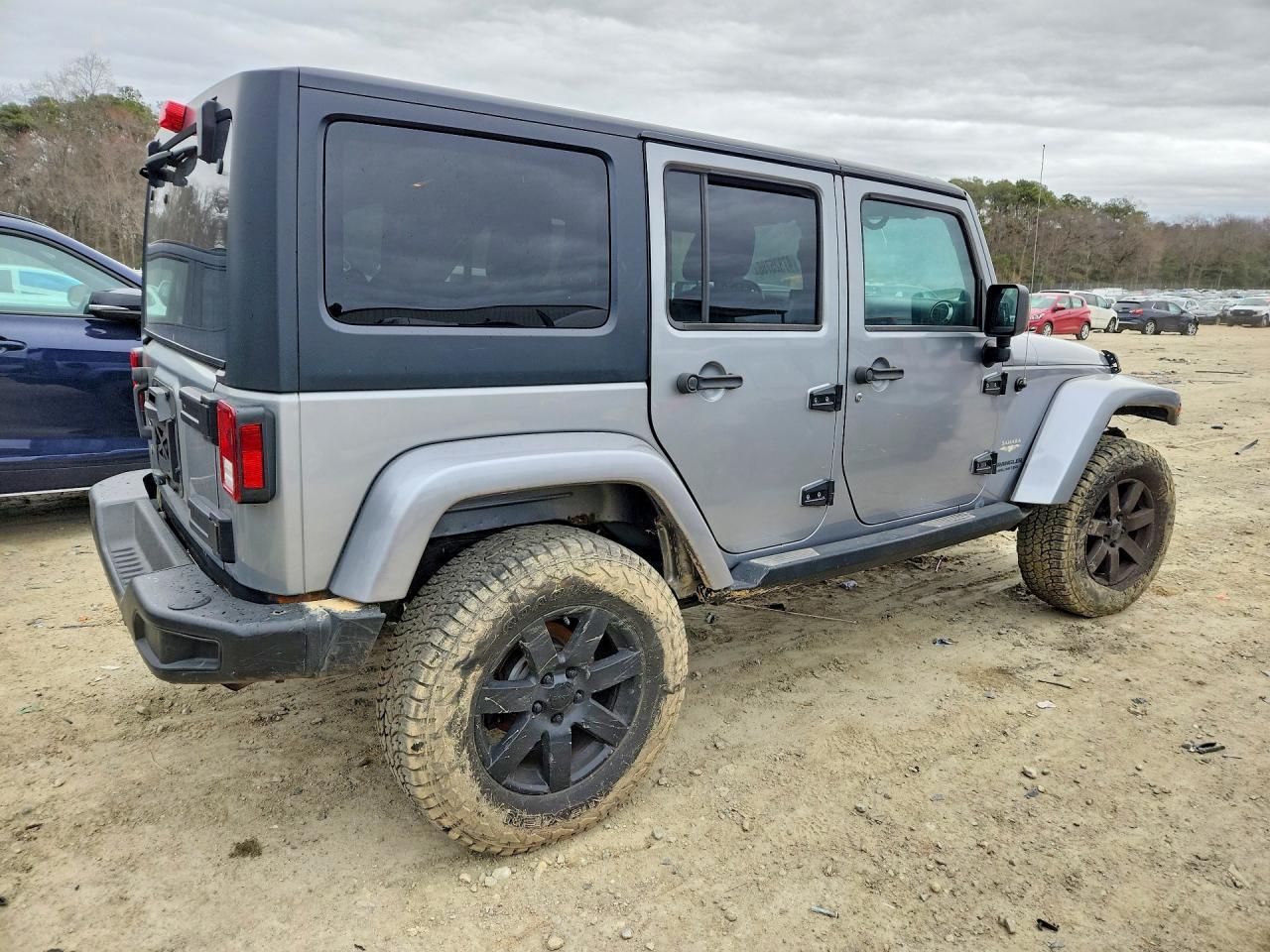2014 Jeep Wrangler Unlimited Sahara - zdjęcie 3