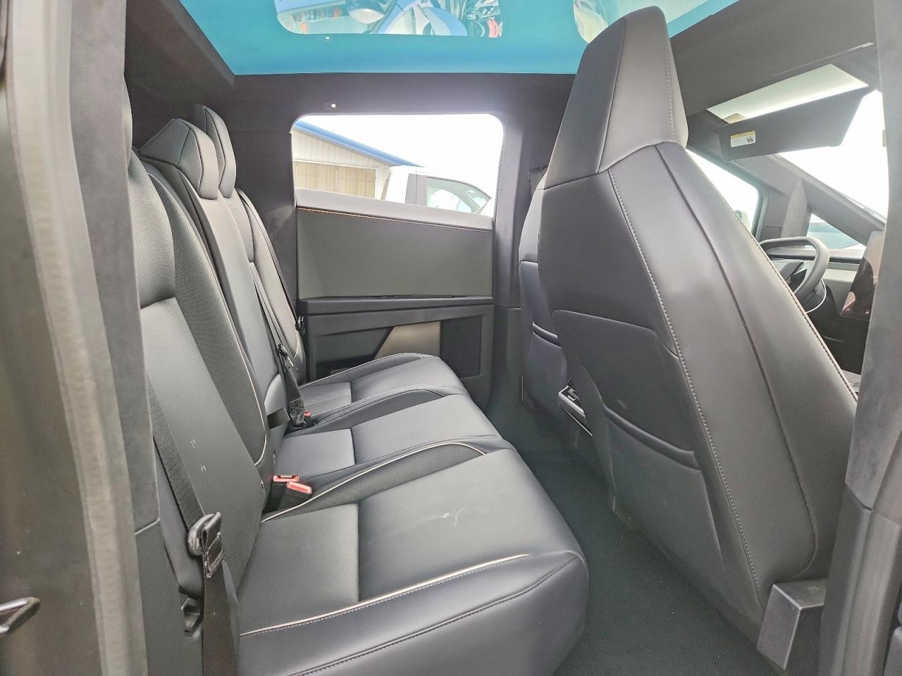 2024 Tesla Cybertruck - zdjęcie 10