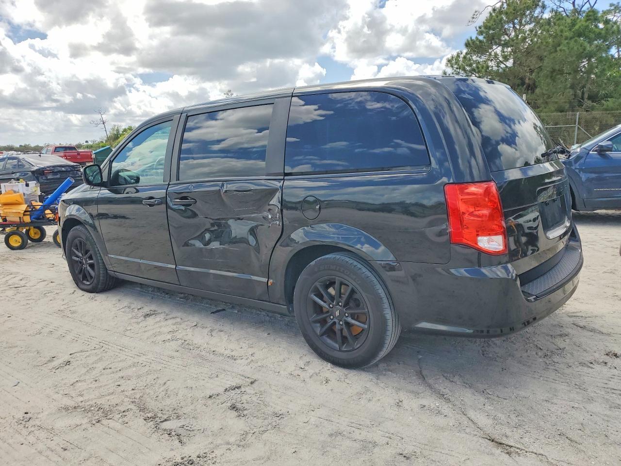 2020 Dodge Grand Caravan Gt - zdjęcie 2