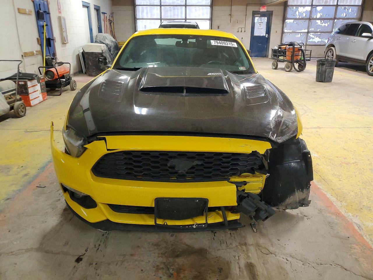 2015 Ford Mustang - zdjęcie 5