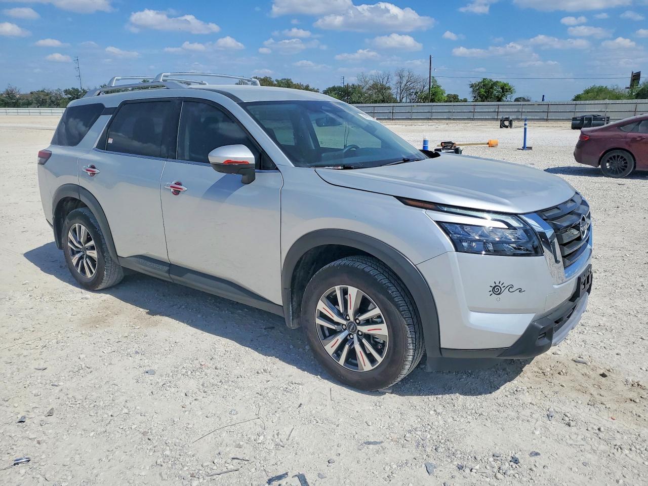 2025 Nissan Pathfinder Sl - zdjęcie 4