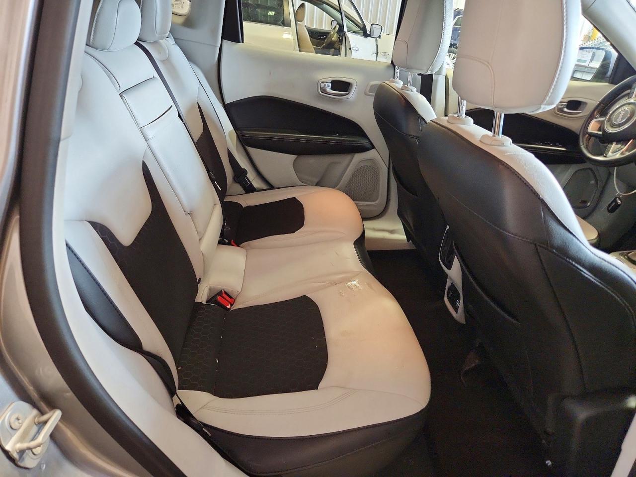 2018 Jeep Compass Latitude - zdjęcie 11