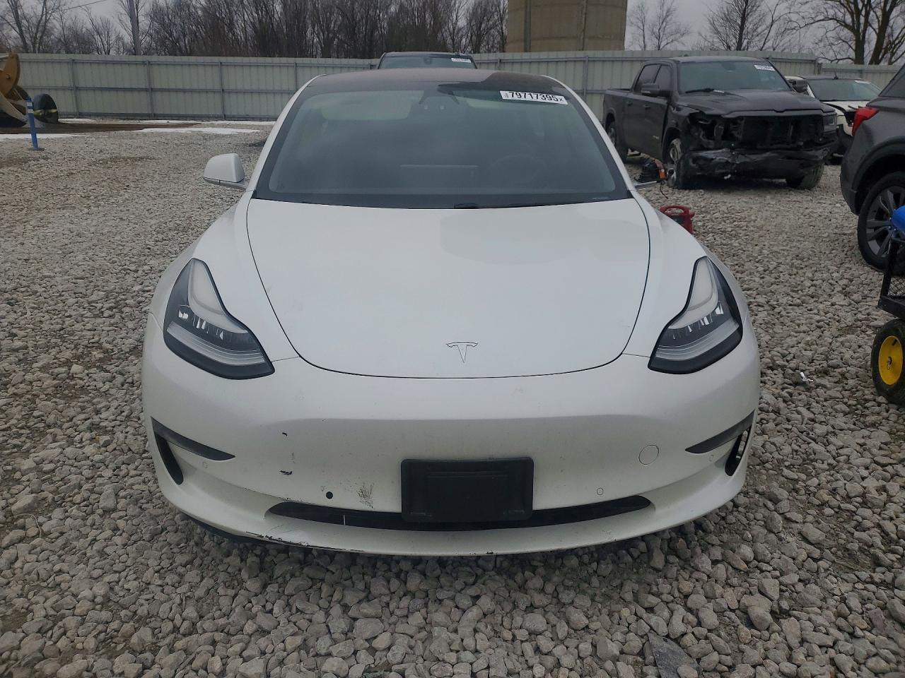 2019 Tesla Model 3 - zdjęcie 5