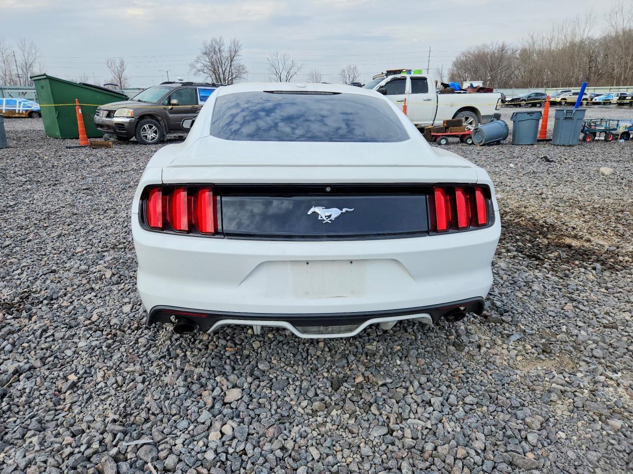 2016 Ford Mustang - zdjęcie 6