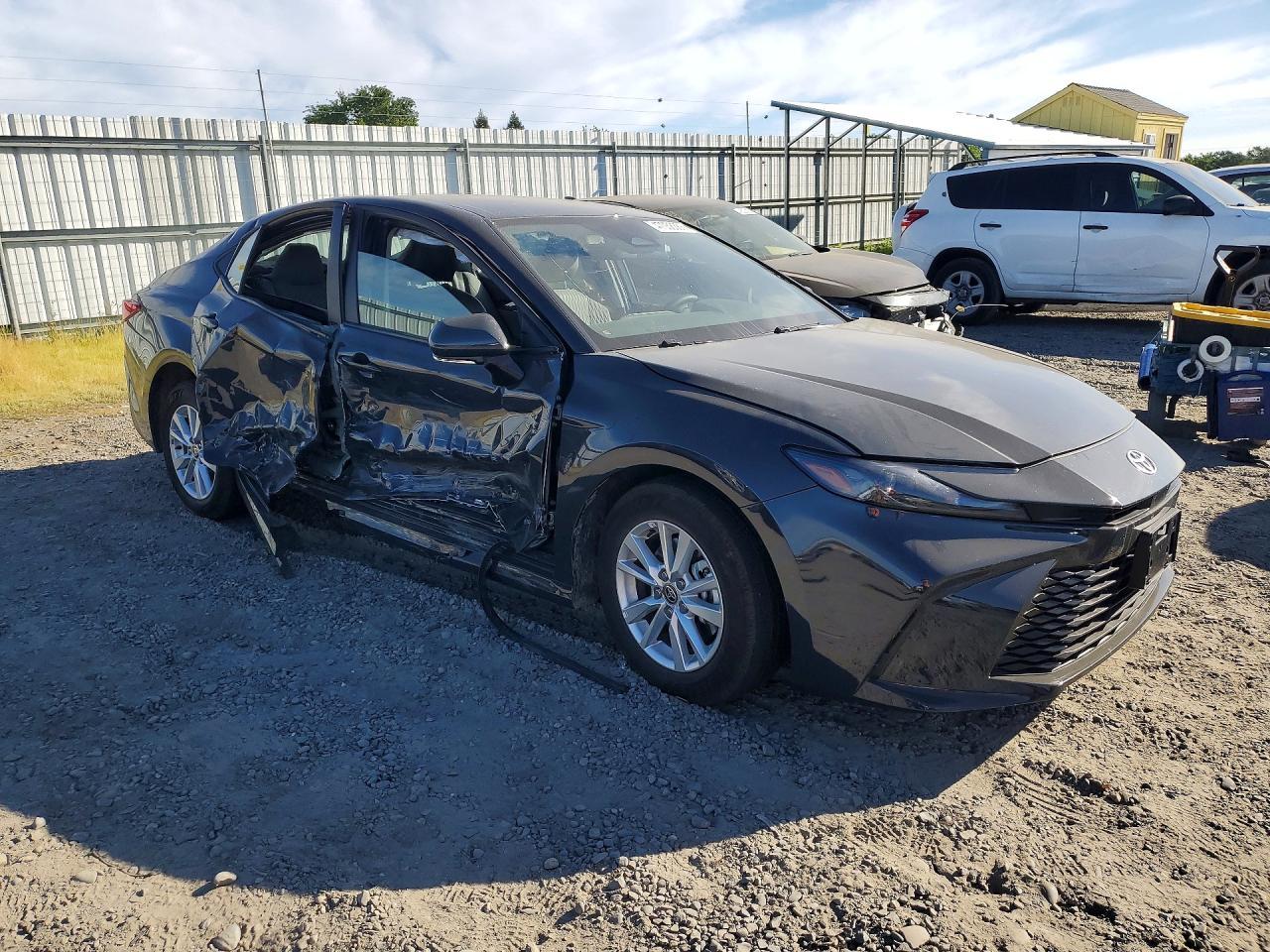 2025 Toyota Camry Le - zdjęcie 4