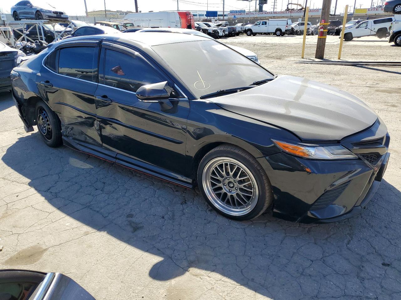 2018 Toyota Camry Xse - zdjęcie 4