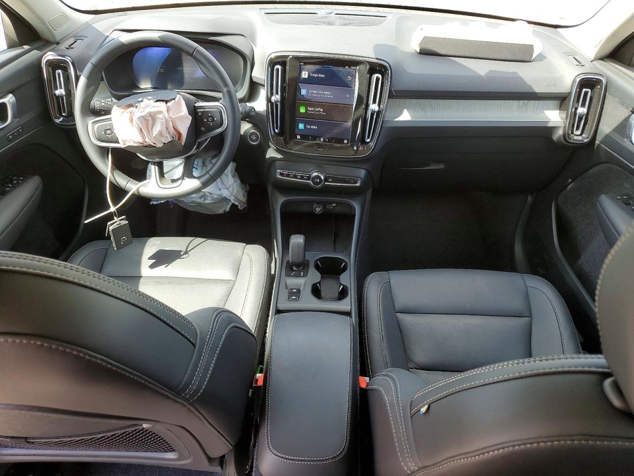 2025 Volvo Xc40 Core - zdjęcie 8