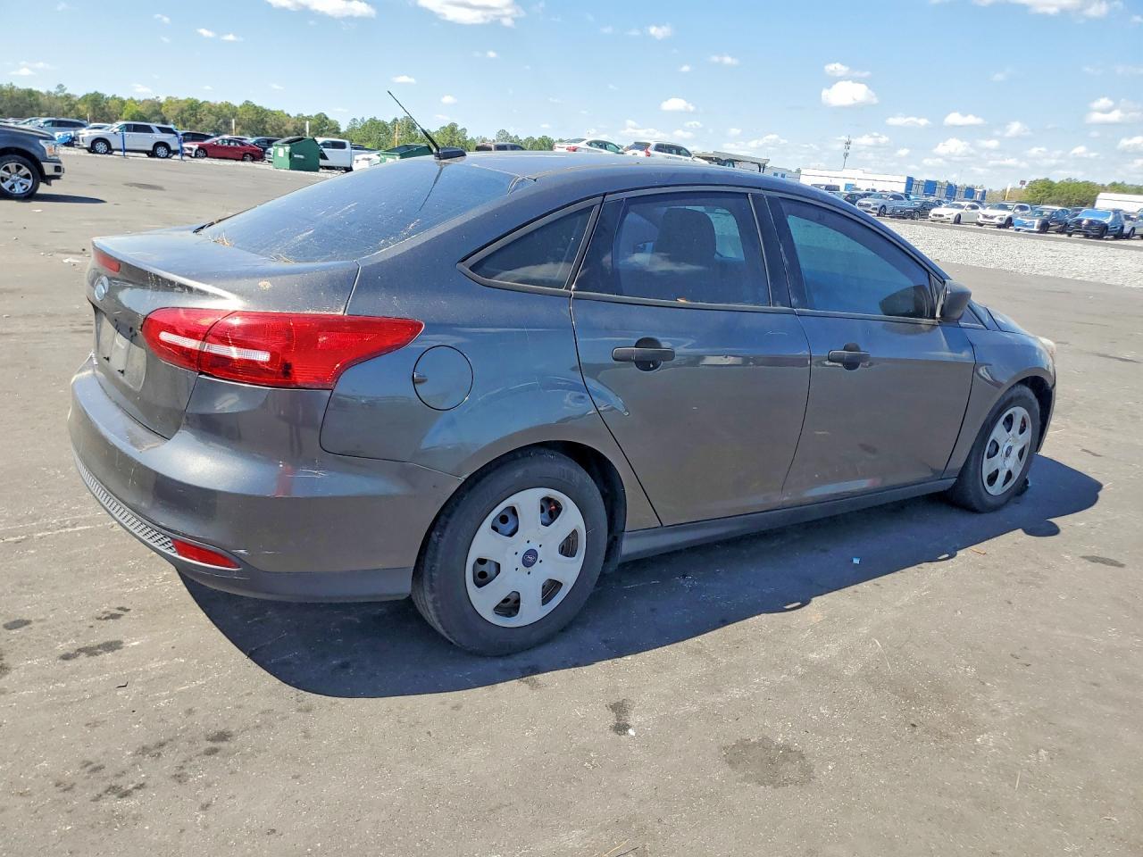 2017 Ford Focus S - zdjęcie 3