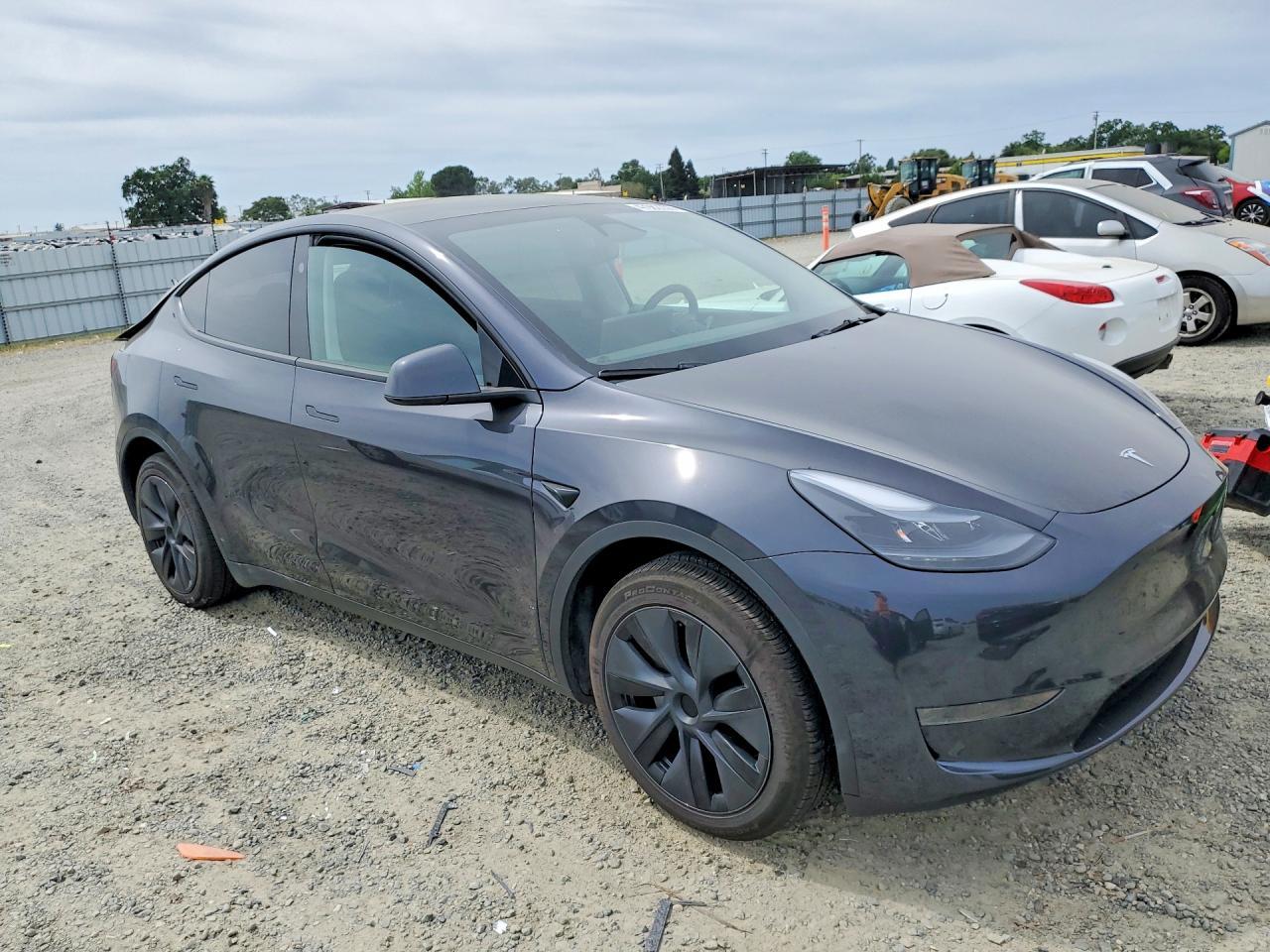 2024 Tesla Model Y - zdjęcie 4