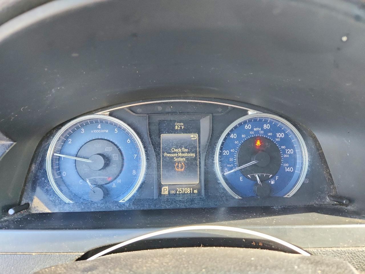 2016 Toyota Camry Le - zdjęcie 9