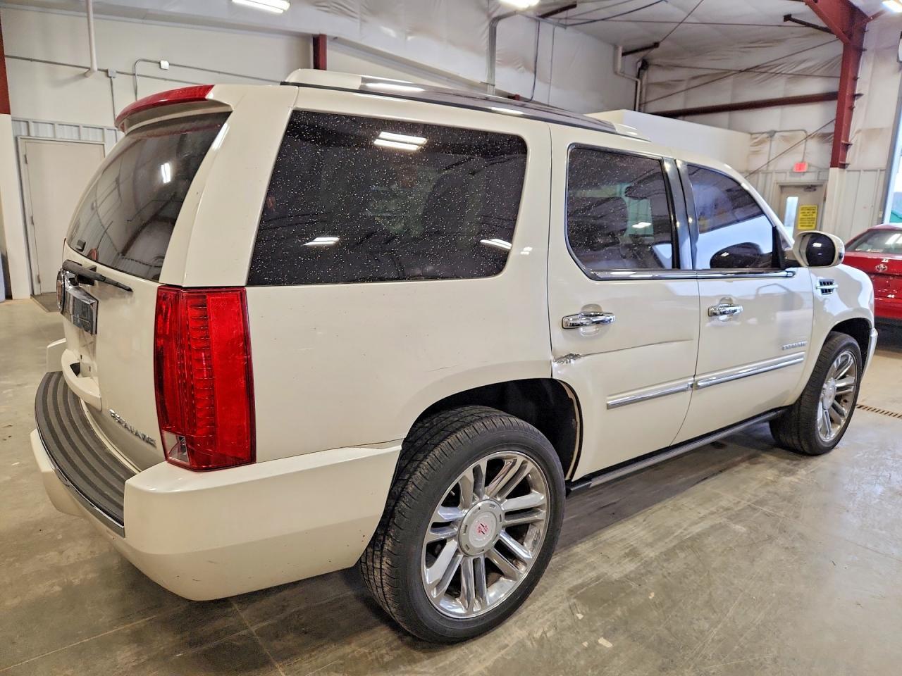 2014 Cadillac Escalade Platinum - zdjęcie 3