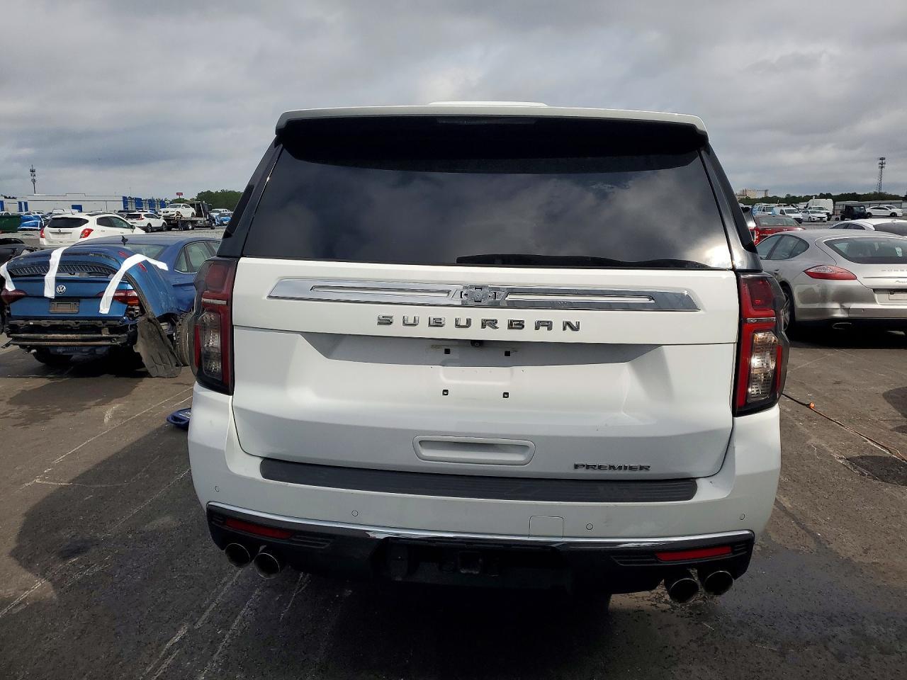 2023 Chevrolet Suburban C1500 Premier - zdjęcie 6
