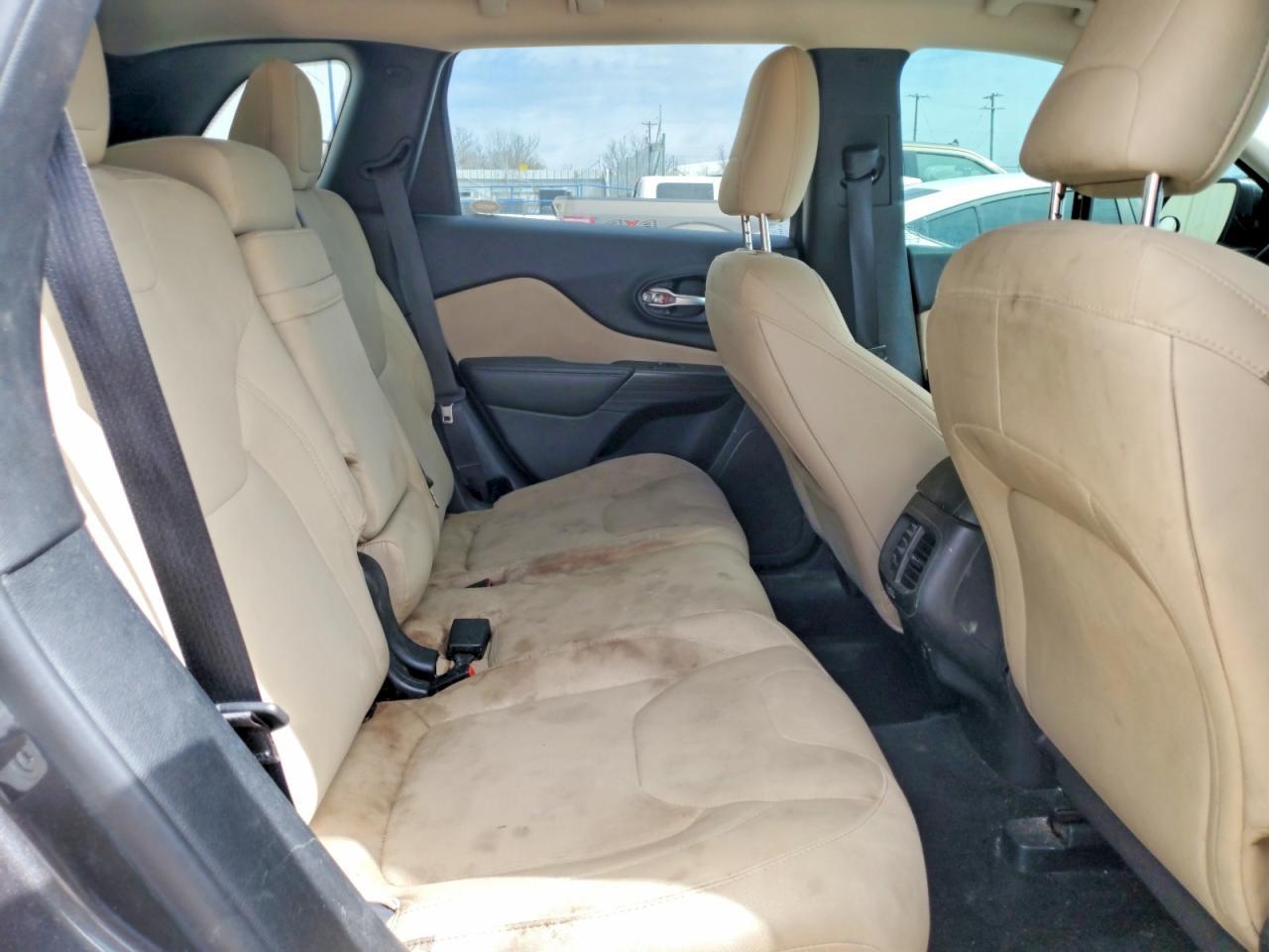 2015 Jeep Cherokee Latitude - zdjęcie 11