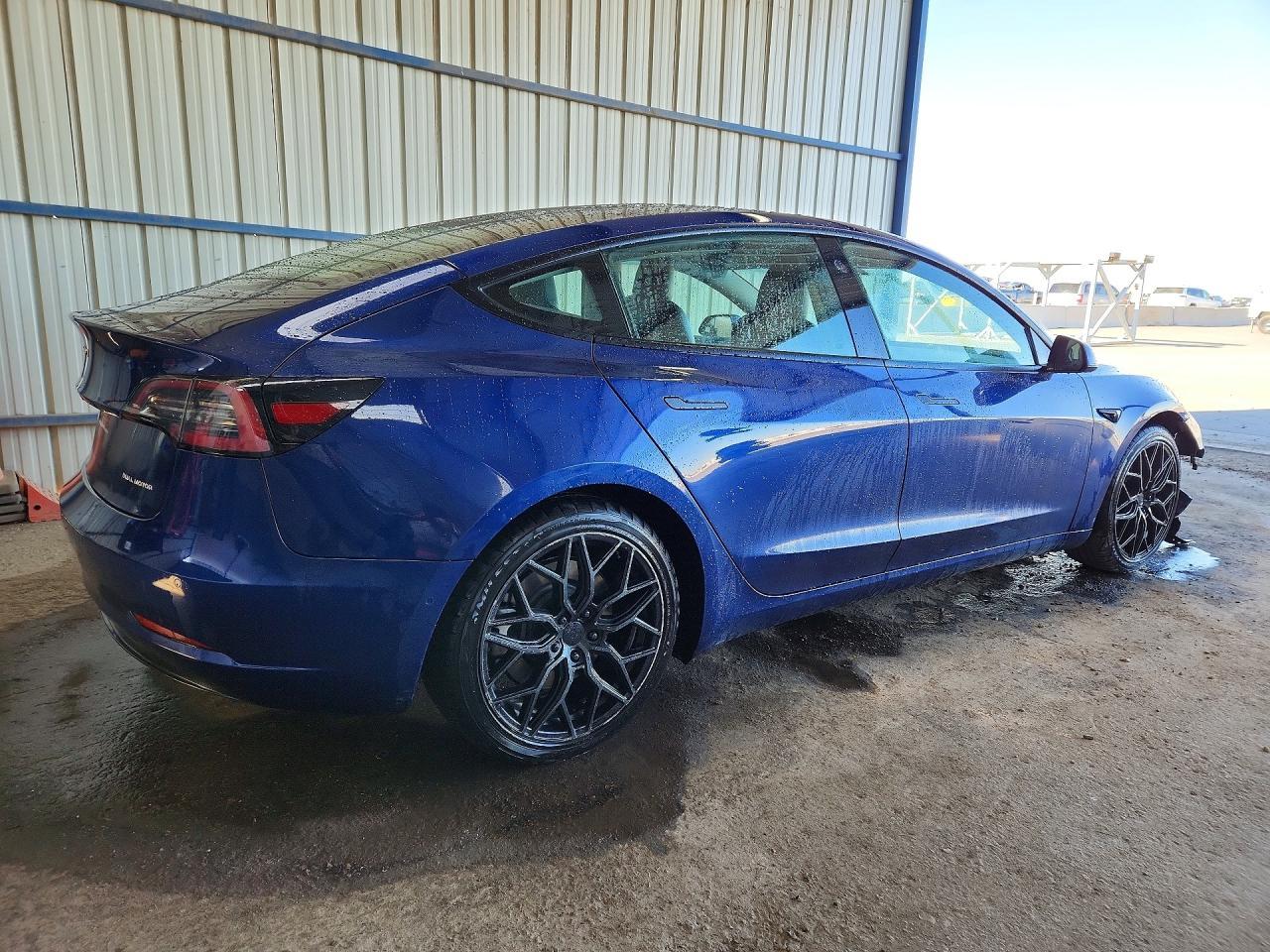 2022 Tesla Model 3 - zdjęcie 3