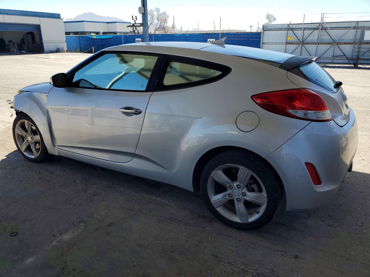 2014 Hyundai Veloster Base - zdjęcie 2
