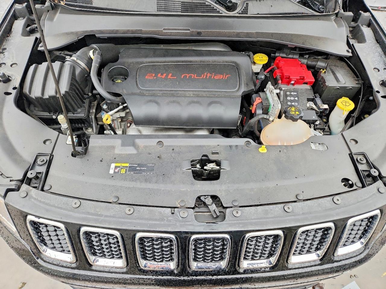 2020 Jeep Compass Latitude - zdjęcie 12