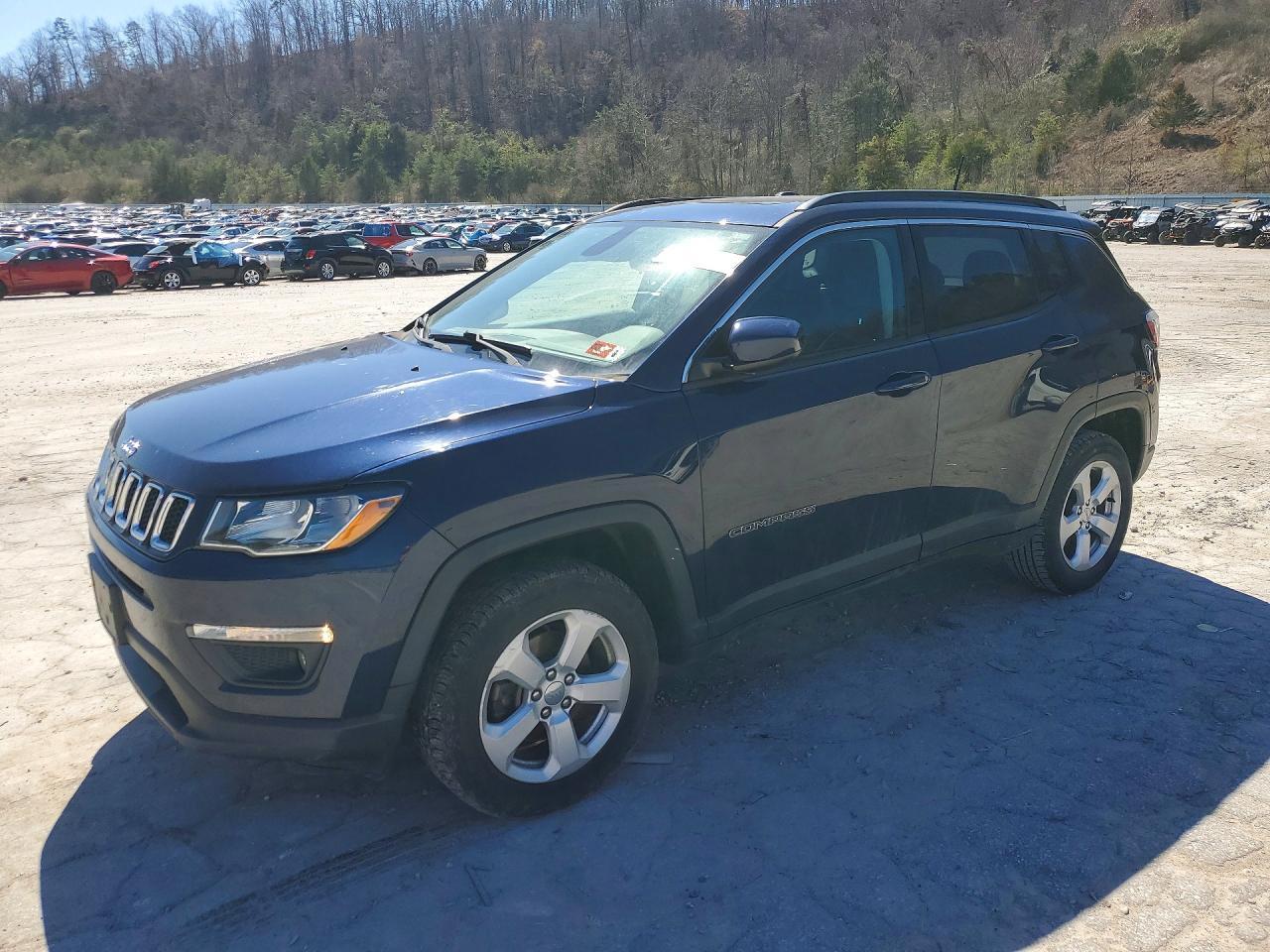 2018 Jeep Compass Latitude - zdjęcie główne
