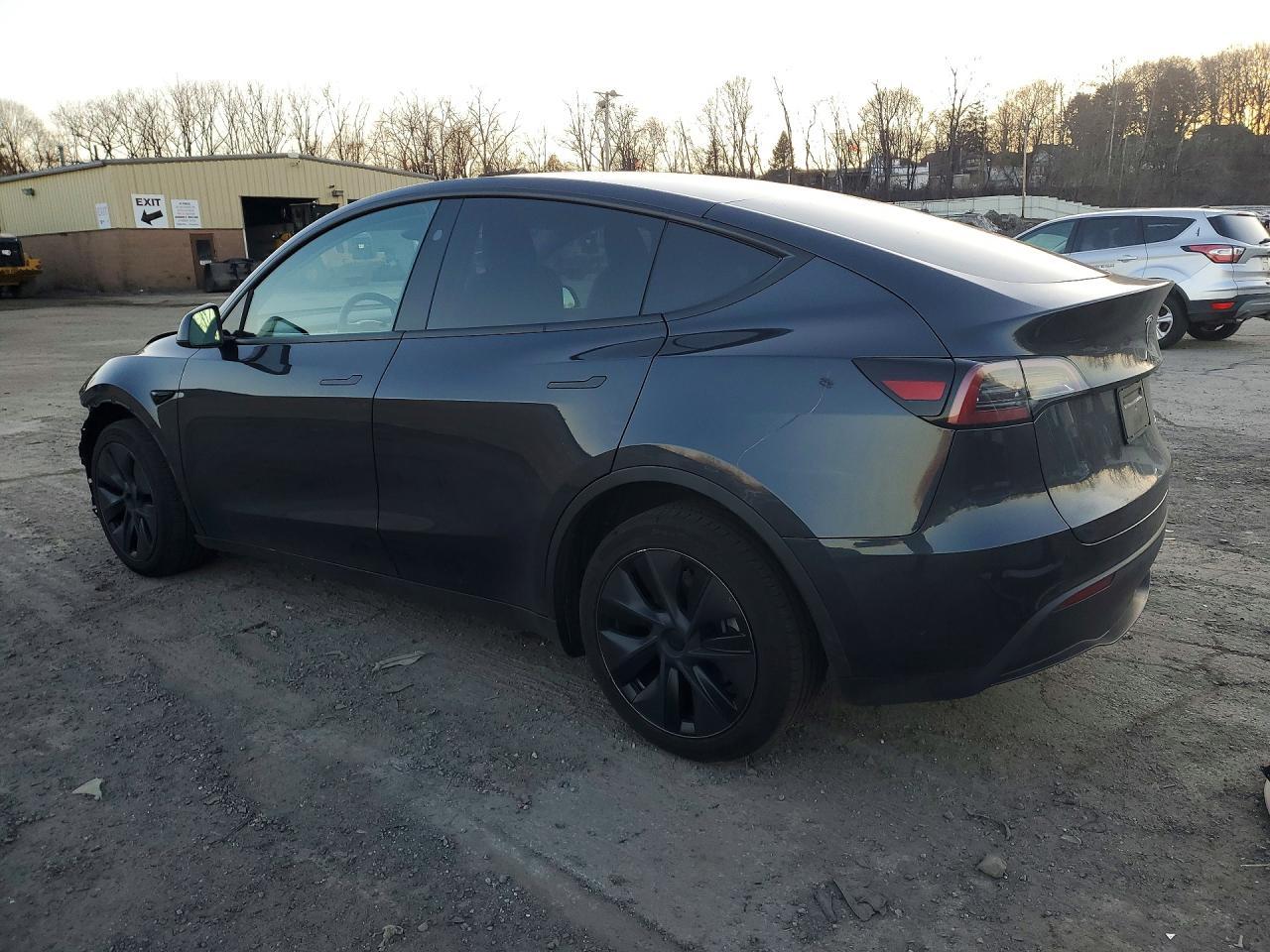 2024 Tesla Model Y - zdjęcie 2