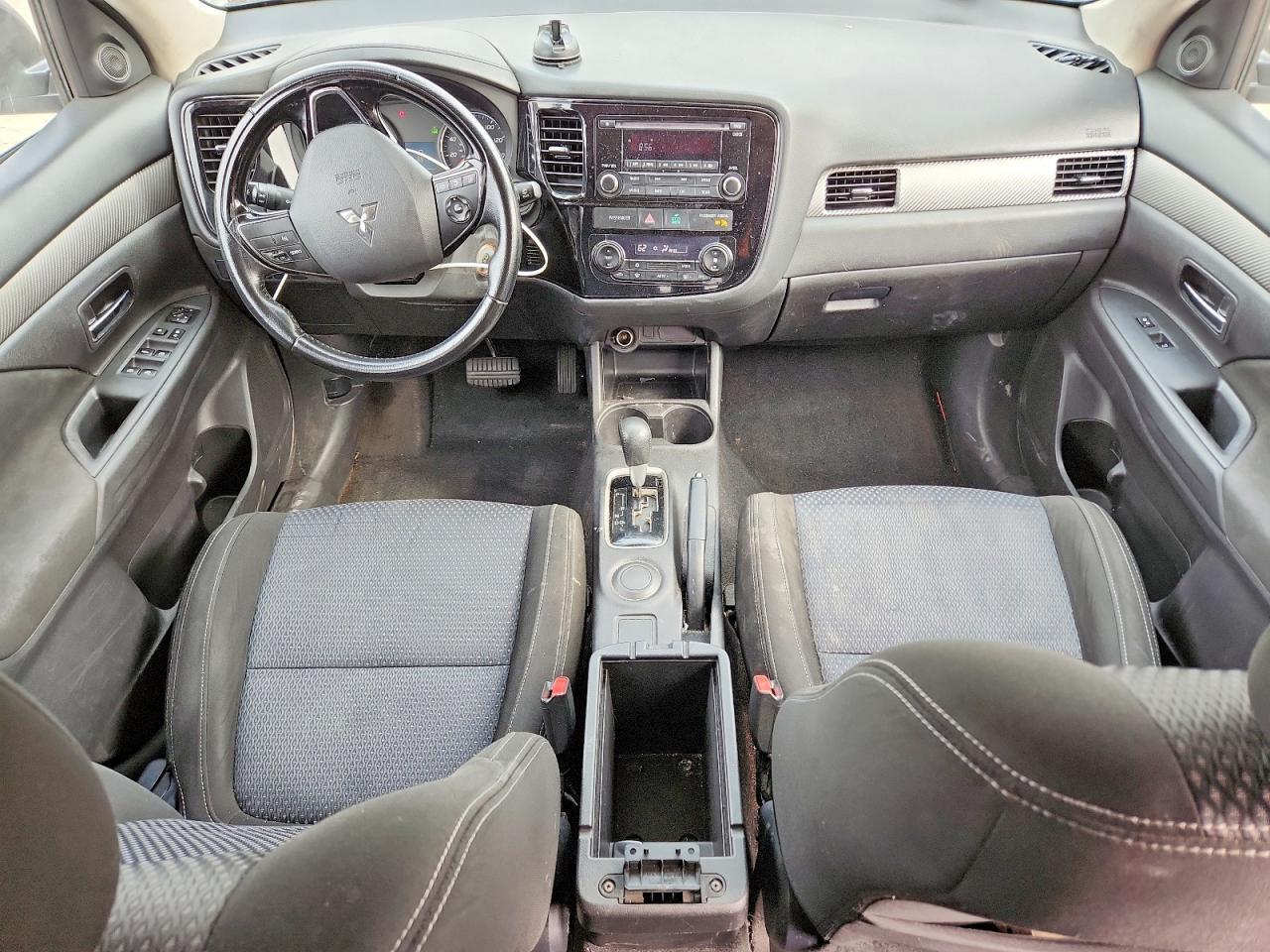 2016 Mitsubishi Outlander Es - zdjęcie 8