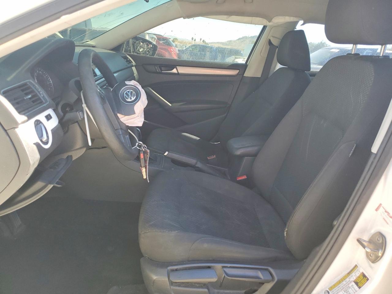 2015 Volkswagen Passat S - zdjęcie 7