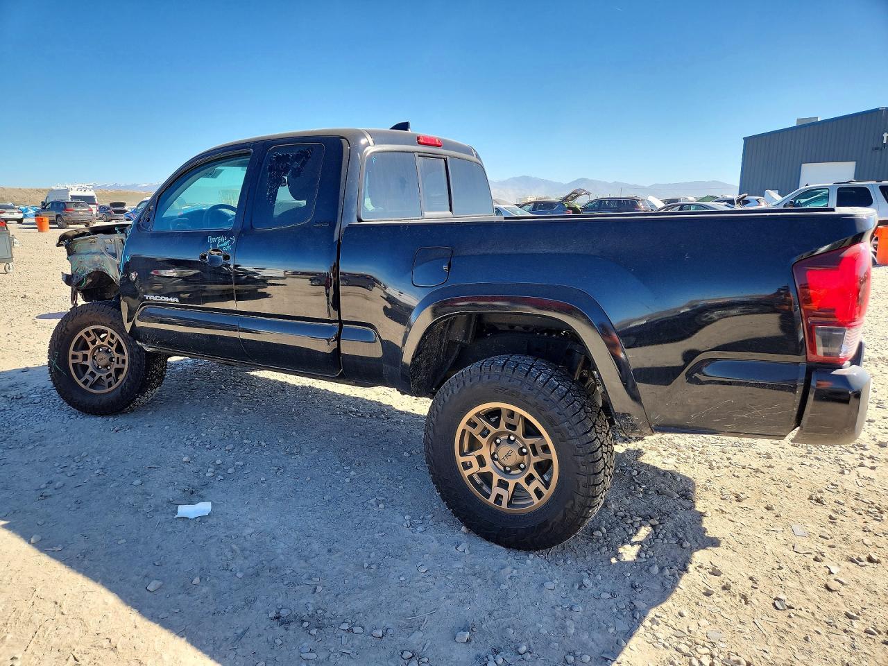 2022 Toyota Tacoma Sr5 V6 - zdjęcie 2