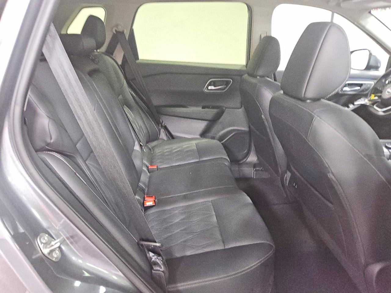 2024 Nissan Rogue Platinum - zdjęcie 11