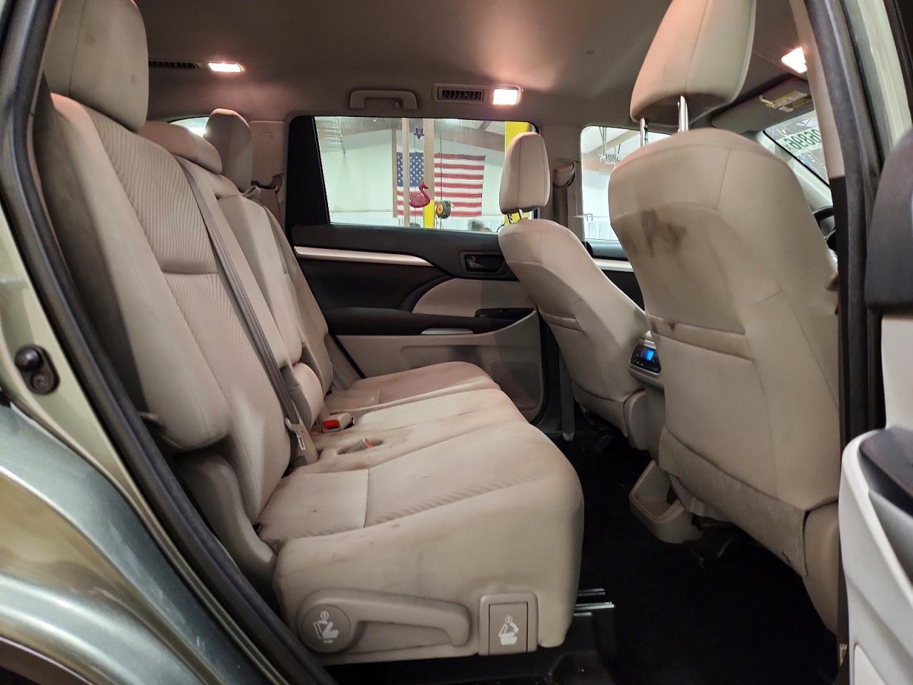 2017 Toyota Highlander Le - zdjęcie 10