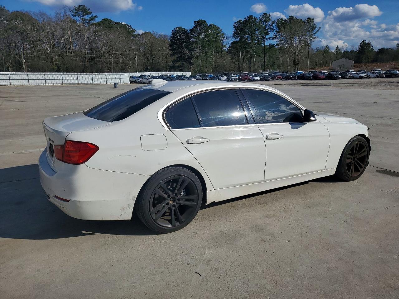 2015 BMW 3 Series 320I xDrive - zdjęcie 3