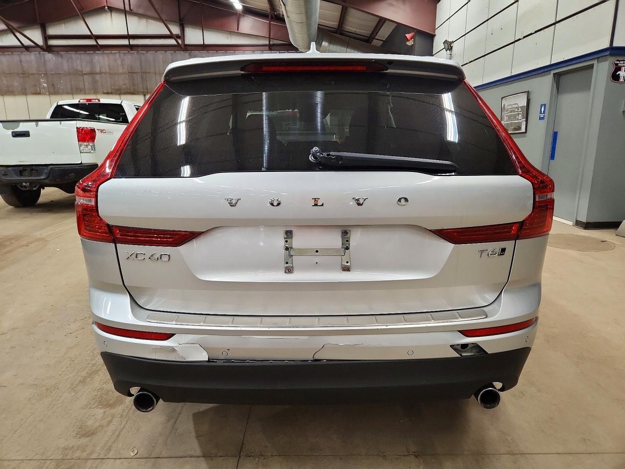 2021 Volvo Xc60 T6 Momentum - zdjęcie 6
