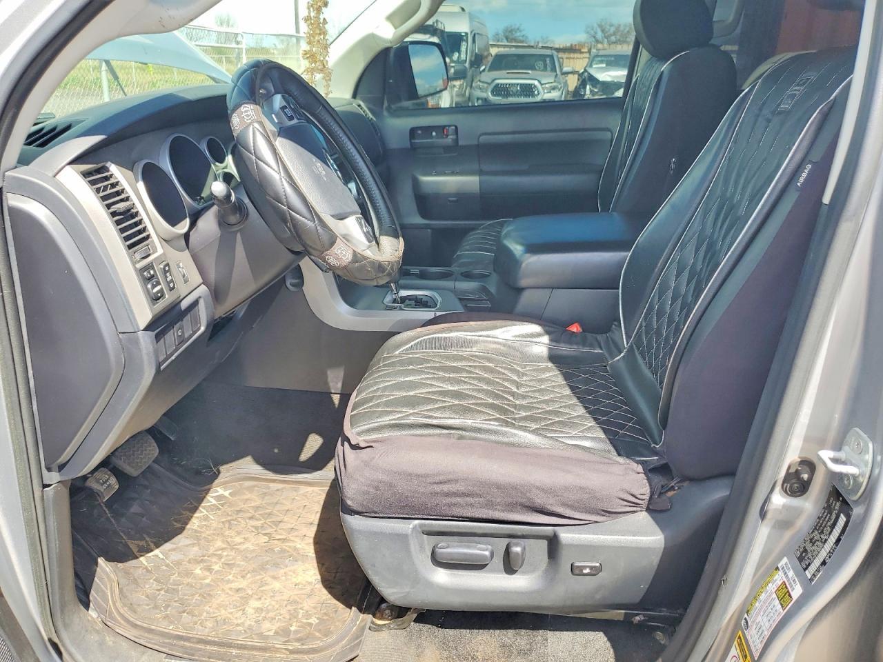 2015 Toyota Sequoia Sr5 - zdjęcie 7