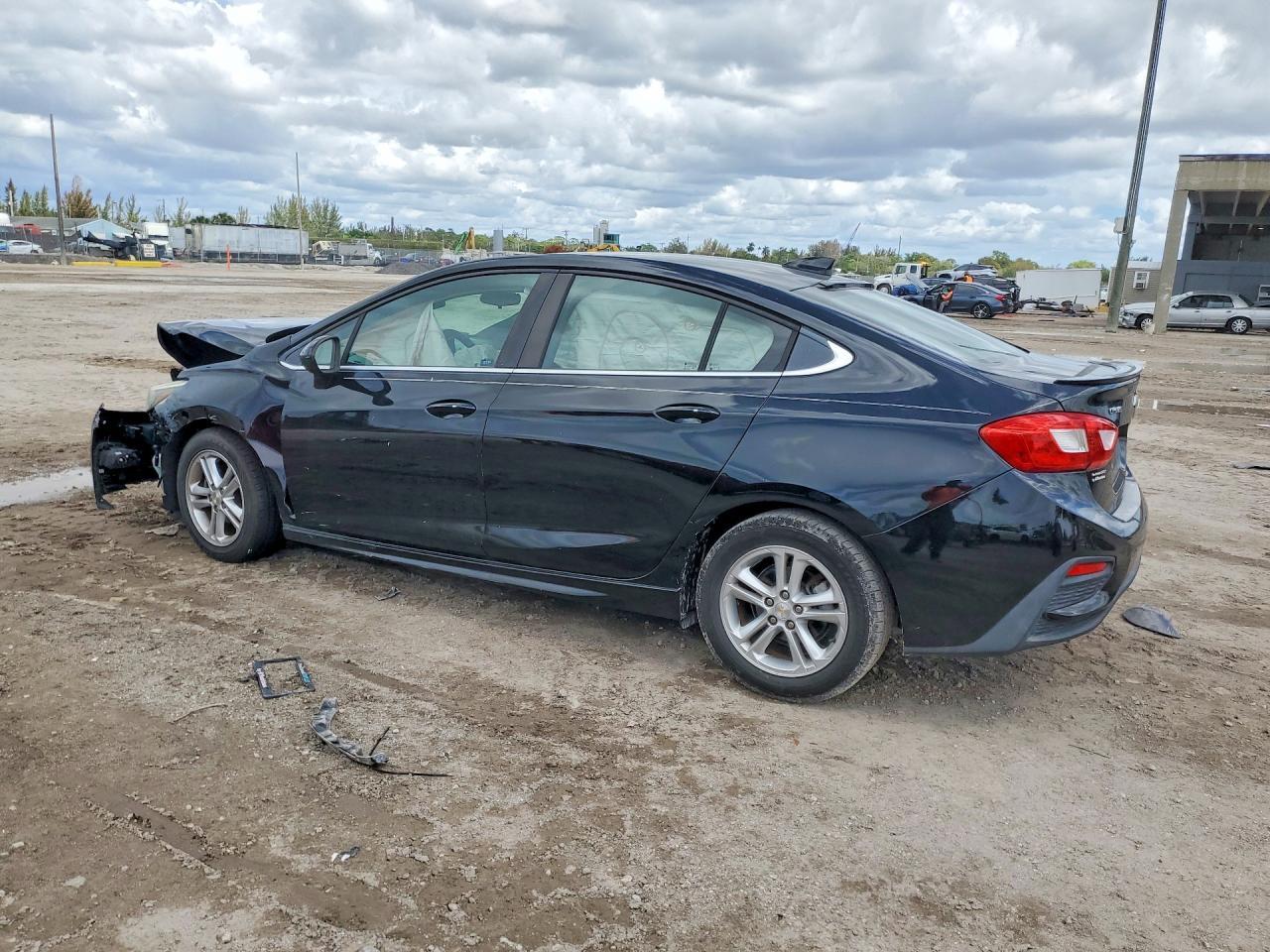 2017 Chevrolet Cruze Lt - zdjęcie 2