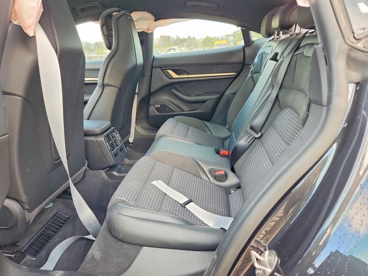 2025 Porsche Taycan 4S - zdjęcie 10