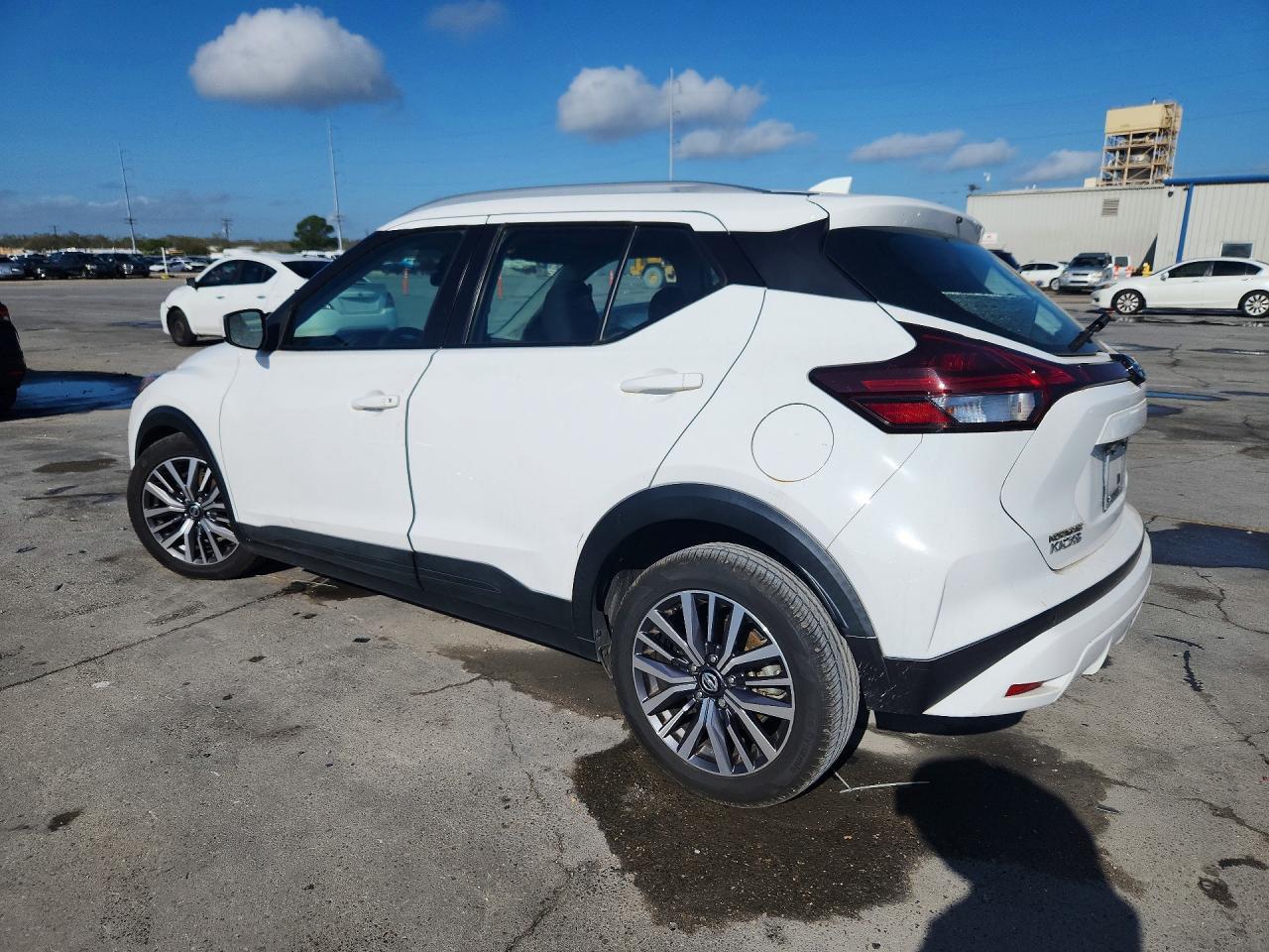 2021 Nissan Kicks Sv - zdjęcie 2