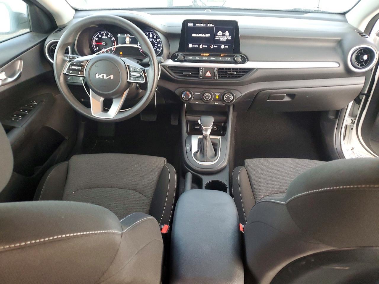 2023 Kia Forte Lxs - zdjęcie 8