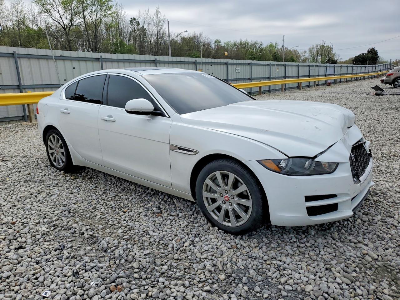 2019 Jaguar Xe - zdjęcie 4