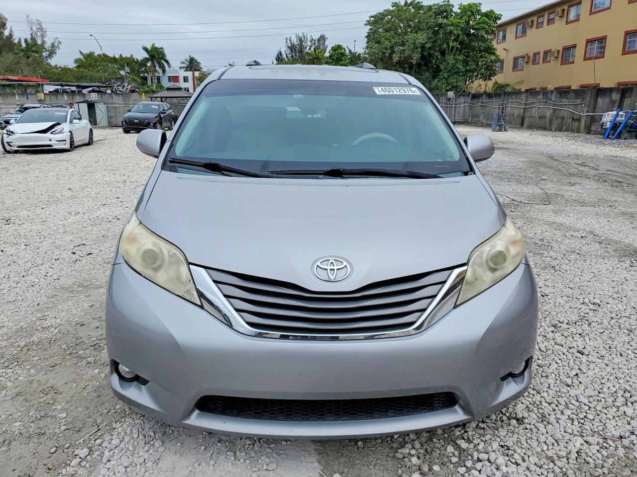 2013 Toyota Sienna Xle 8-Passenger - zdjęcie 5