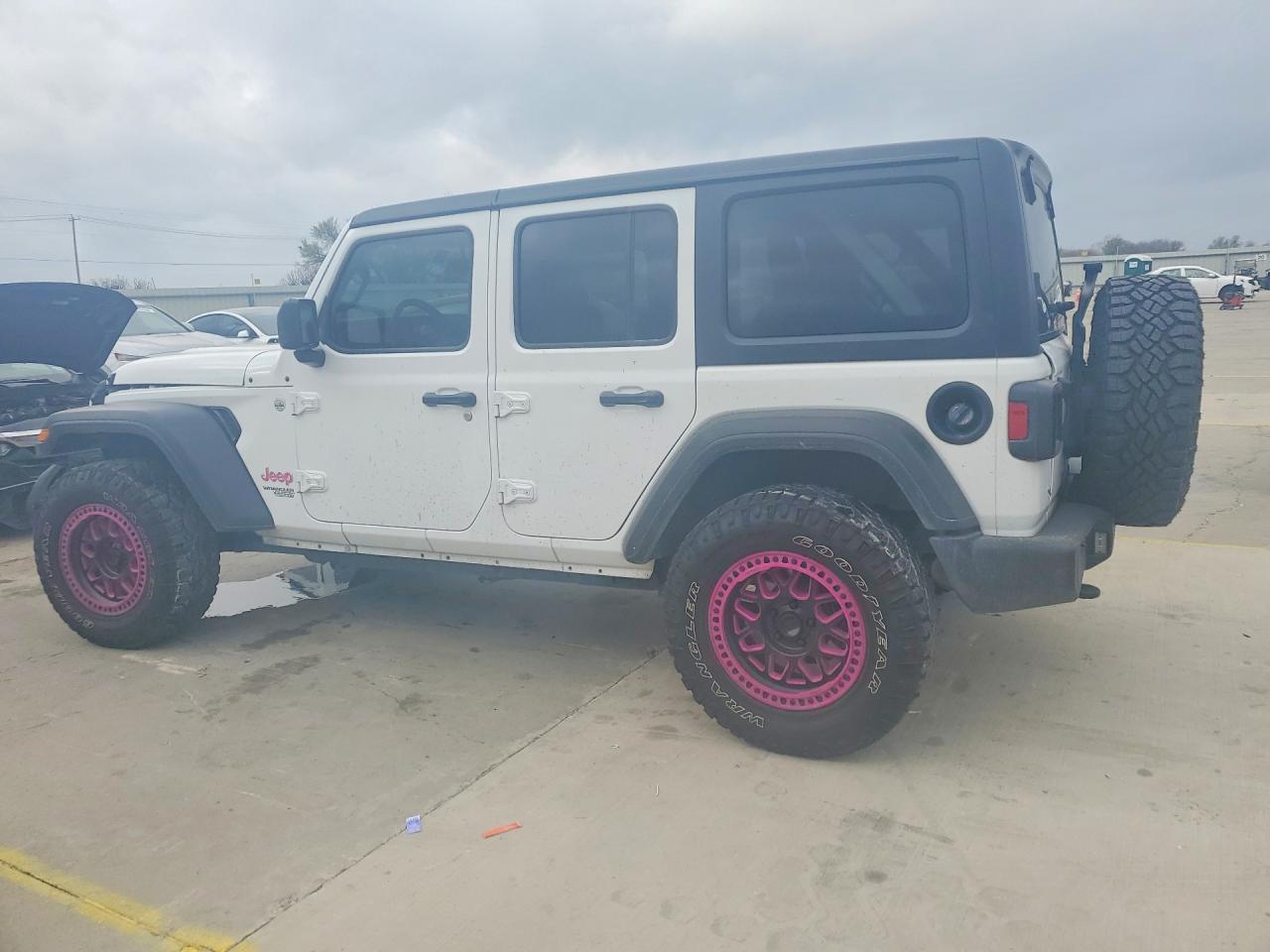 2020 Jeep Wrangler Unlimited Sport - zdjęcie 2
