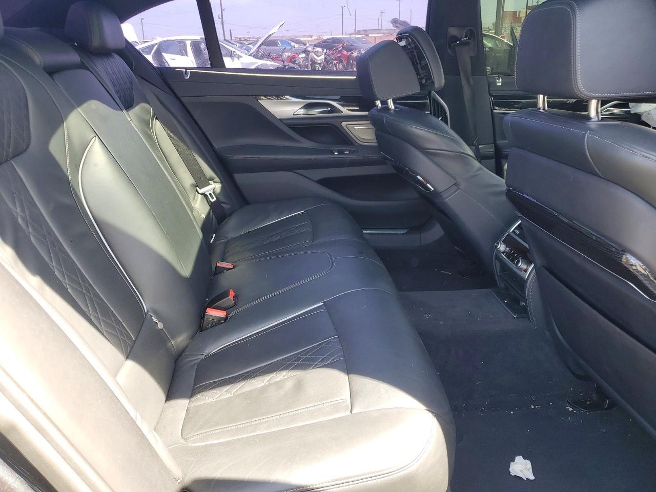 2019 BMW 750 I - zdjęcie 10