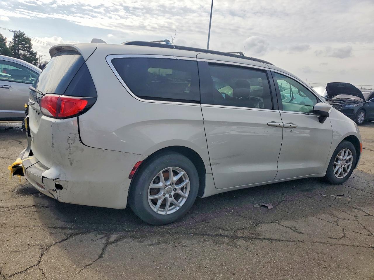 2019 Chrysler Pacifica Touring - zdjęcie 3