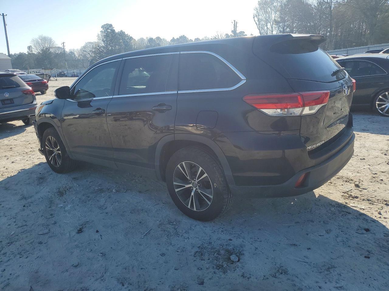 2019 Toyota Highlander Le - zdjęcie 2