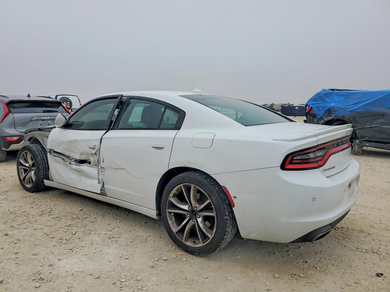 2015 Dodge Charger Sxt - zdjęcie 2