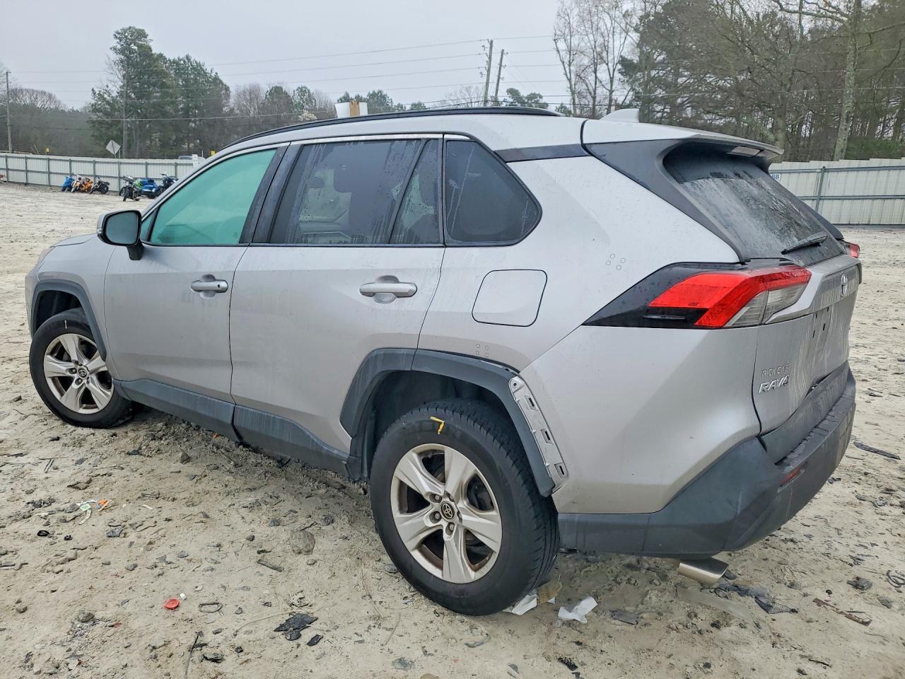 2021 Toyota Rav4 Xle - zdjęcie 2