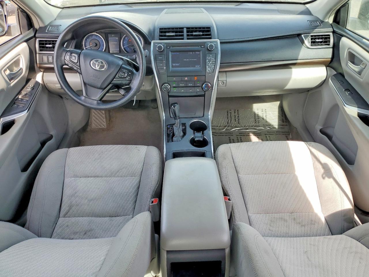 2016 Toyota Camry Le - zdjęcie 8